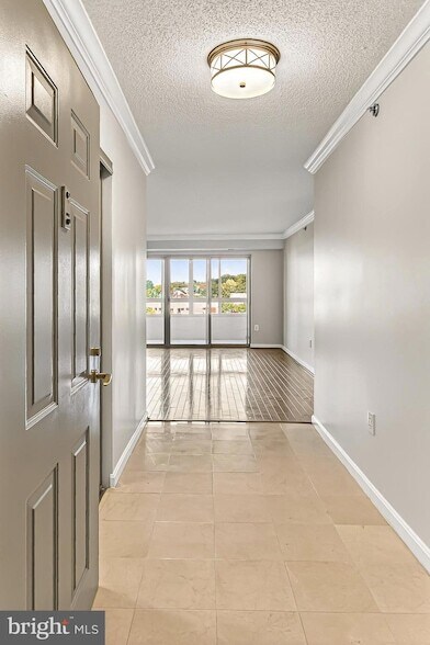 Building Photo - 2151 Jamieson Ave