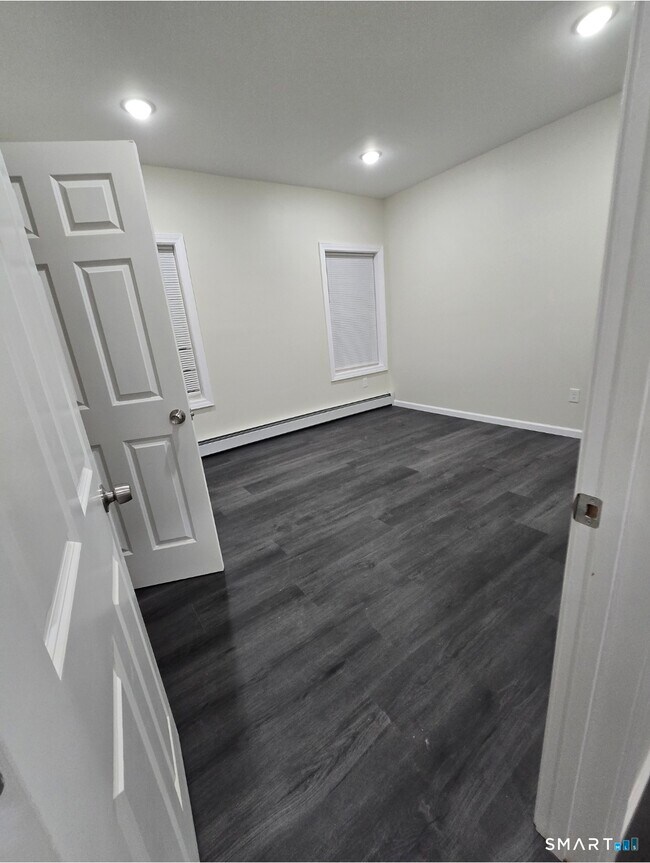 Building Photo - 48 Brook St