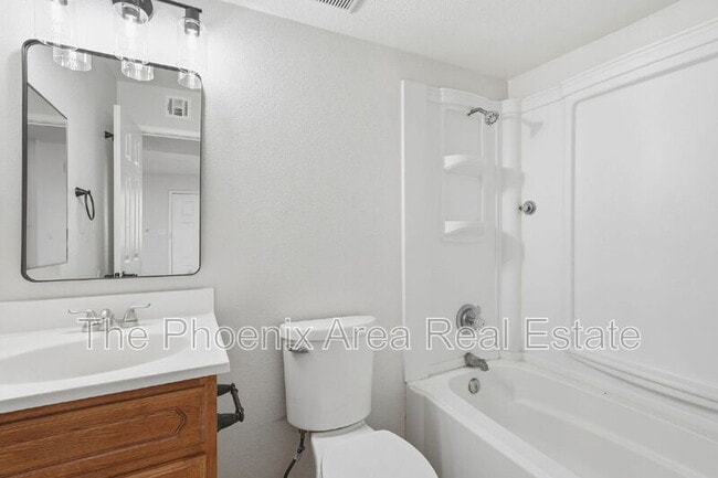 Building Photo - 286 W Palomino Dr