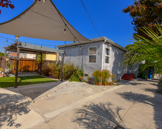 Backyard 2 - open space for entertaining - 6401 Arlington Ave