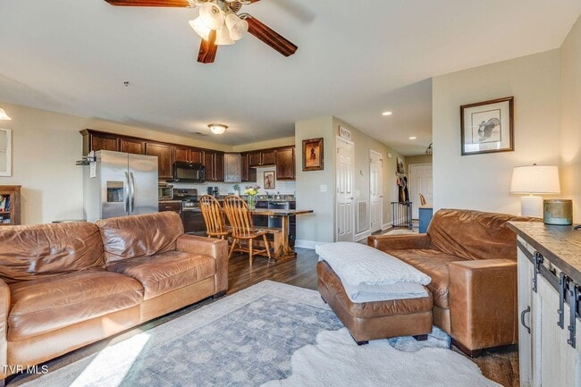 Building Photo - For Rent — Modern Duplex Near Historic Jon...