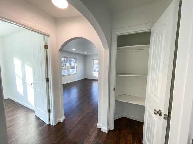 Building Photo - 3509 E 4th St