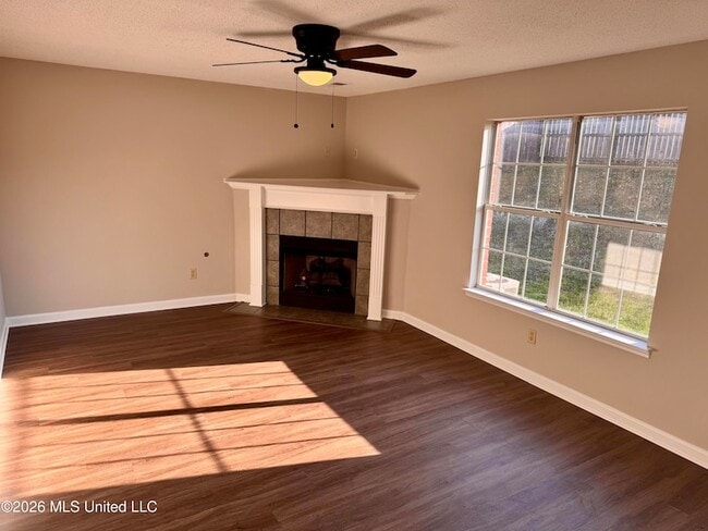 Building Photo - 8170 Clubview Dr