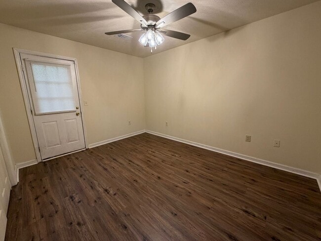 Building Photo - 1337 Kent Dr