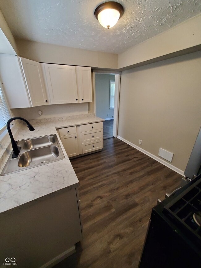Building Photo - 6019 Oak Ave