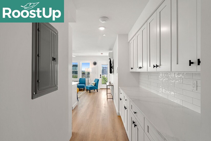 Building Photo - RoostUp Furnished Private Bedroom with Pri...