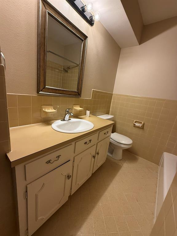Building Photo - 5906 Mountainclimb Dr