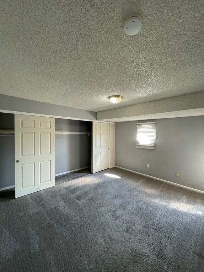Building Photo - 2B/1B Upper Level Condo in Cottonwood Vill...