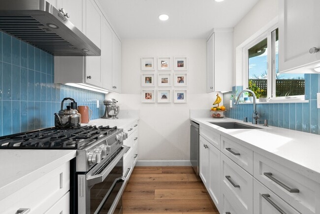 Building Photo - 3850 Bramble Ln