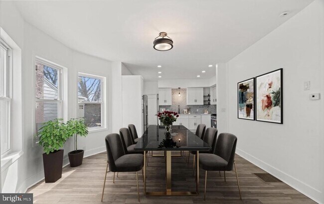 Building Photo - 116 Fern St