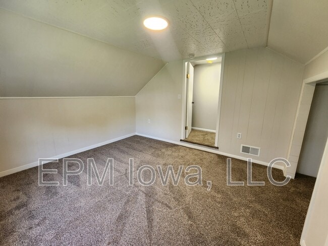 Building Photo - 608 6th St NW