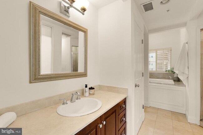 Building Photo - 1704 16th St NW