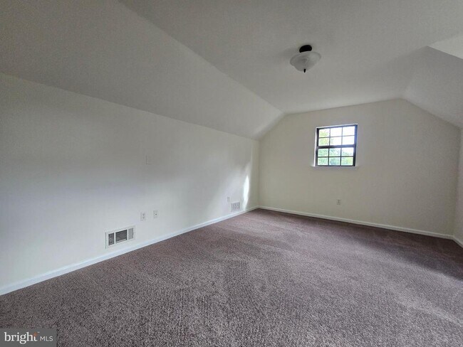 Building Photo - 68 Liberto Ln