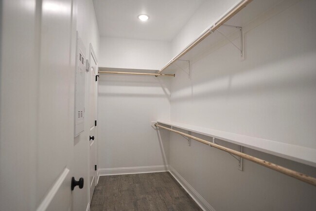 Building Photo - 227 Barclay Blvd