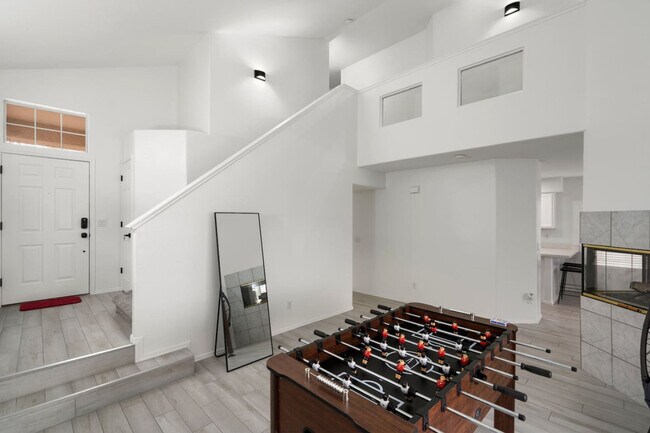 Building Photo - 13682 W Desert Flower Dr