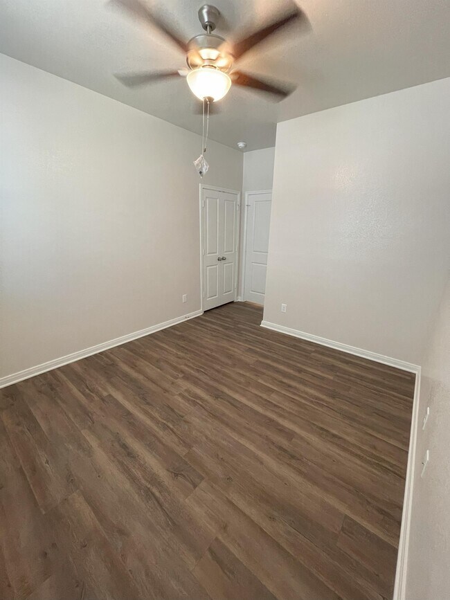 Building Photo - 1402 W Avenue H
