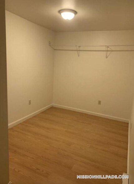 Building Photo - 2 Shepherd Ave