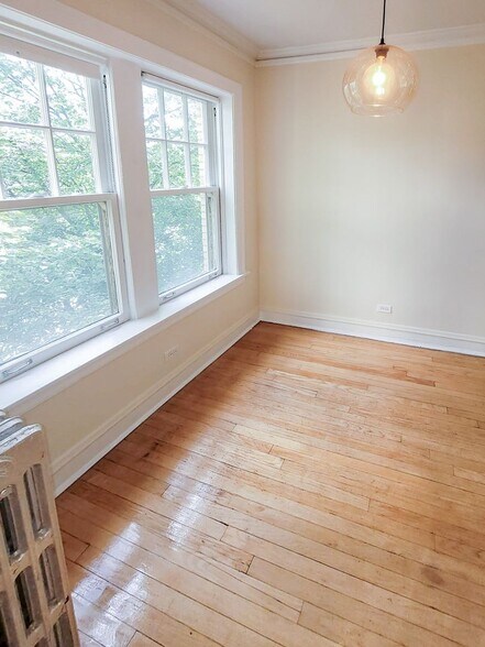 Building Photo - 1605 W Sunnyside Ave