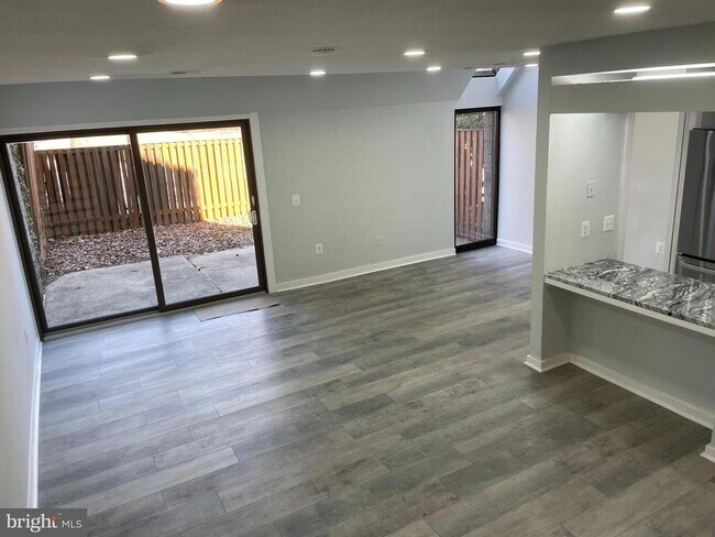 Building Photo - 2214 Deerfern Crescent