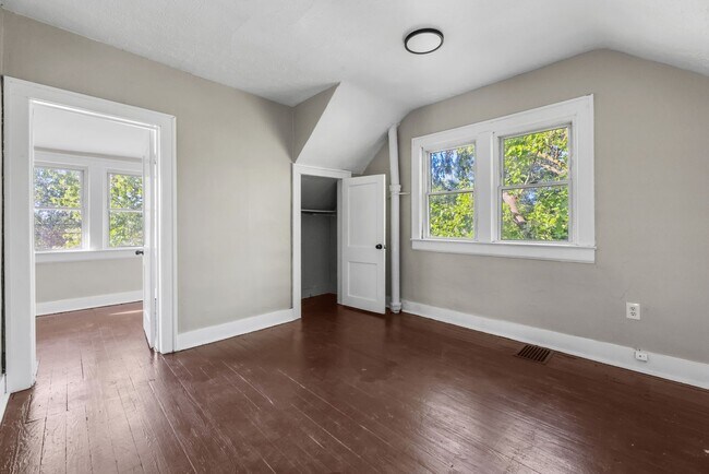 Building Photo - ? Cozy 3-Bedroom Home with Modern Updates & Spacious Yard + bonus office in Akron ?