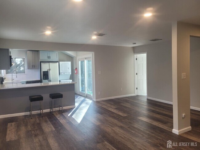 Building Photo - 249 Olsen St