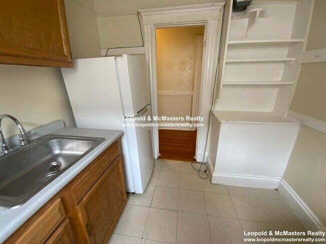 Building Photo - 159 Kelton St