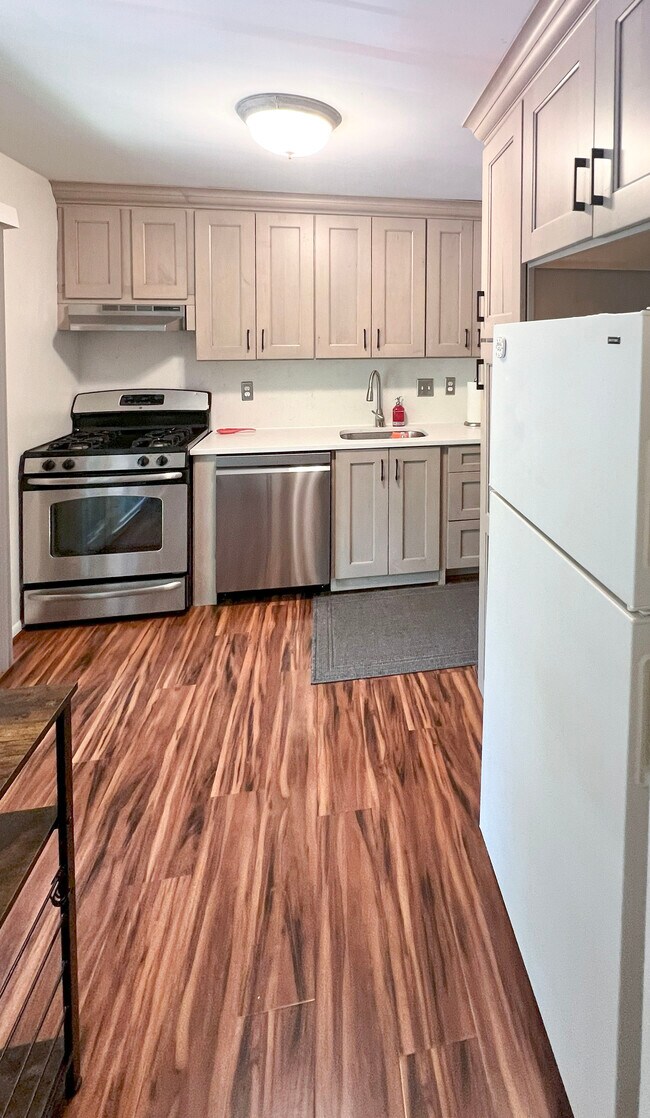 Building Photo - 1530 Moorings Dr