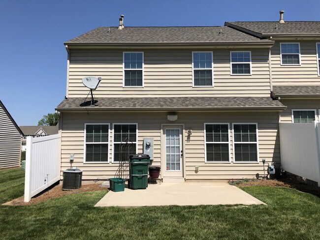 Building Photo - Beautiful End Unit Townhome in the McCarle...