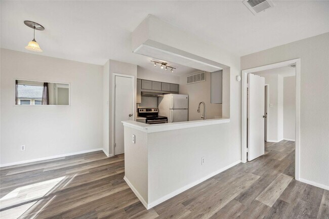 Building Photo - 15534 Zabolio Dr