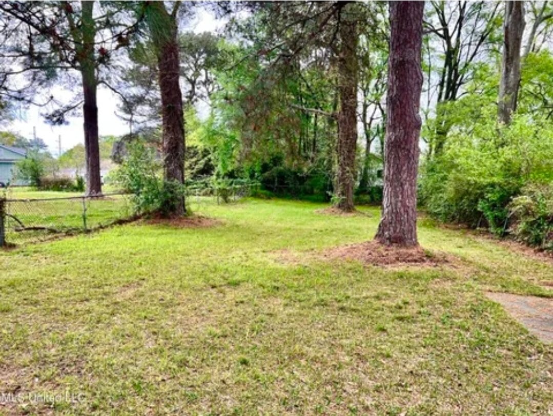 Building Photo - 1311 Fernwood Dr