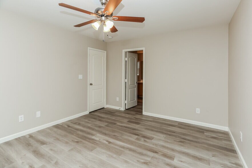 Building Photo - 9132 Patrick Henry Ave