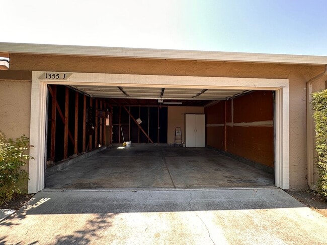 Building Photo - 1355 Sage Hen Way