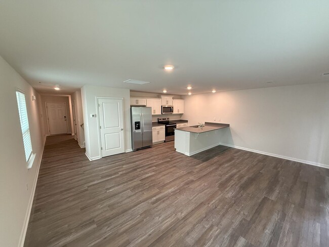 Building Photo - Brand New 4BR home in Great location!