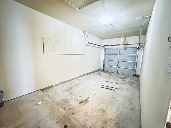 Building Photo - 2873 Southampton Way