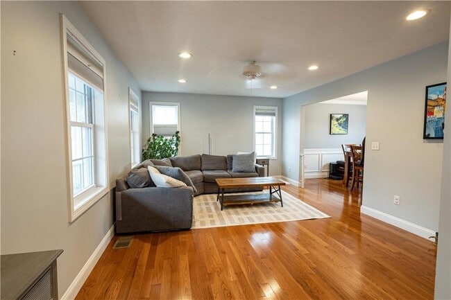 Building Photo - 88 Phillip Ave