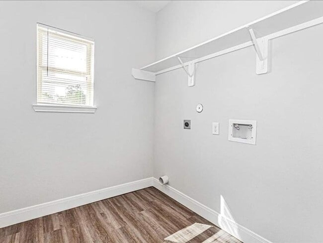 Building Photo - 9314 Sundown Dr