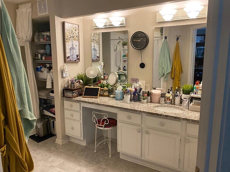 Main bathroom has ample counter space, plus an area to sit and do makeup - 1483 Keys Crossing Dr NE