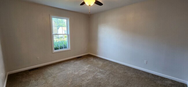 Building Photo - Available Now!! 3 to 4 Bedroom, 3 Full Bat...