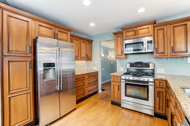 Building Photo - 3635 Tarpis Ave