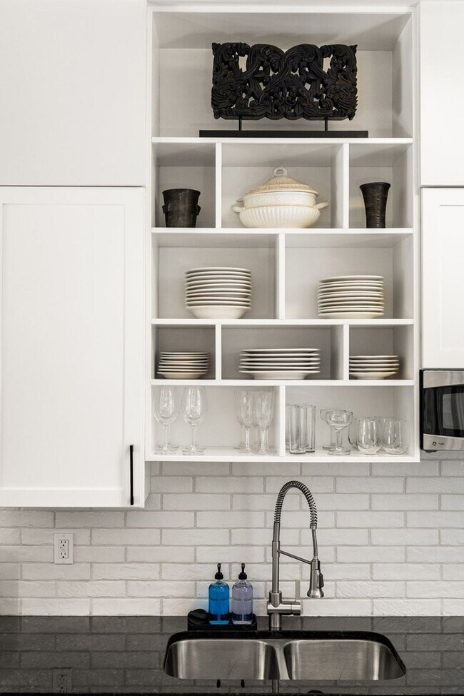 Building Photo - 1408 Pleasant St