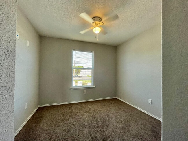Building Photo - 6934 Crestway Dr