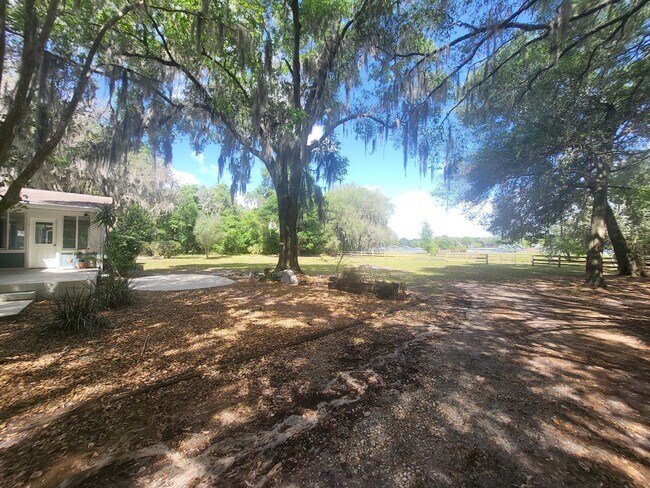 Building Photo - Little Lake Weir Waterfront FENCED 3BR/2BA on 6 Acres with Horse Barn, Private Boat Ramp & Dock