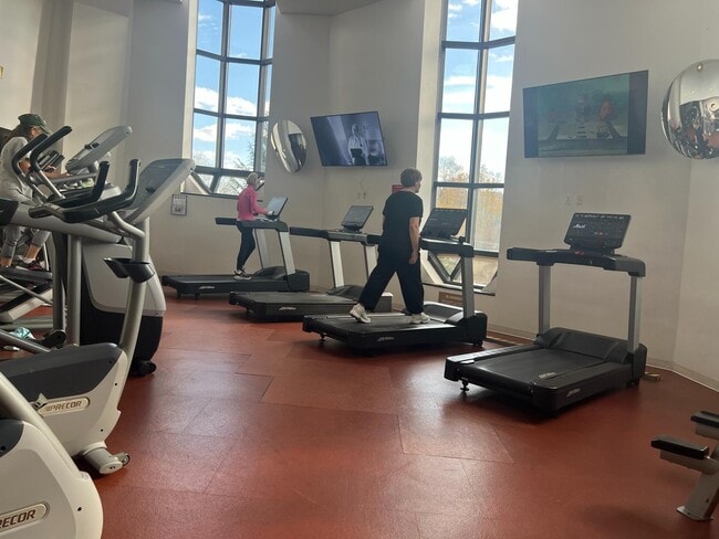 Building Photo - 1600 N Oak St