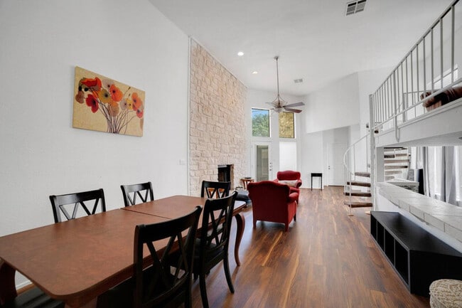 Building Photo - 1 Crystal Springs Ct