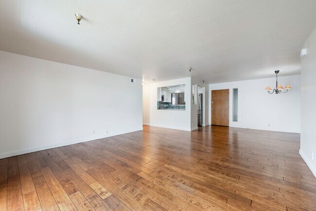 Building Photo - Modern Condo with over 1300 Square Feet wi...