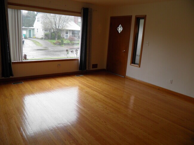 Building Photo - 4034 SE Rex St