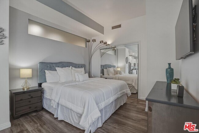 Building Photo - 1100 Wilshire Blvd