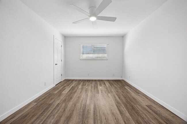 Building Photo - 1411 Fairfield Dr