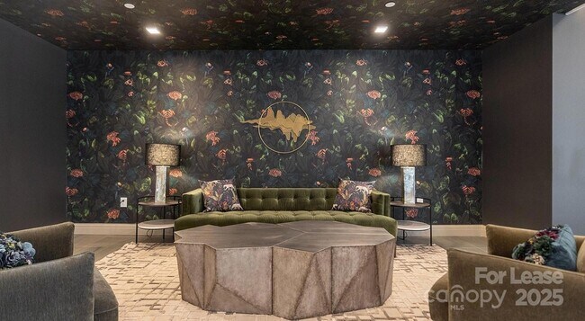 Building Photo - 515 Royal Ct