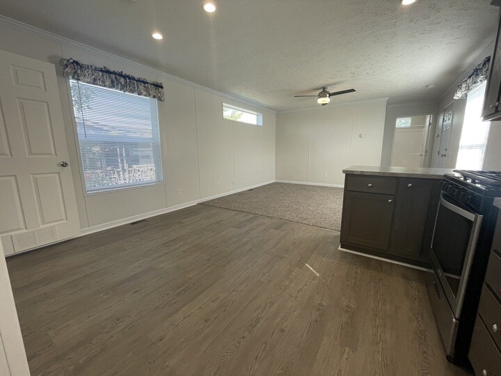 Building Photo - 15386 Danseur Dr